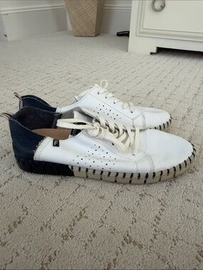 Fabiola’s White and Blue Leather Sneakers
